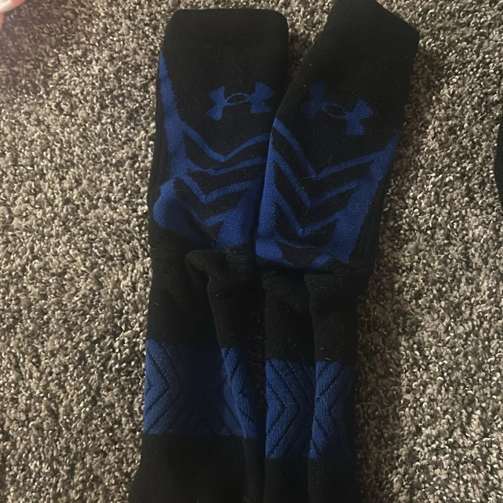 Four pairs f basketball socks